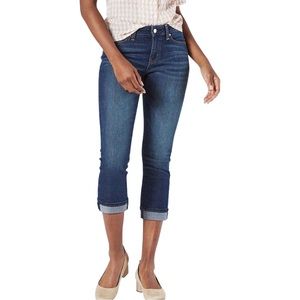 Levi’s Strauss & Co. signature size 8 modern capri dark wash jeans, rolled cuffs